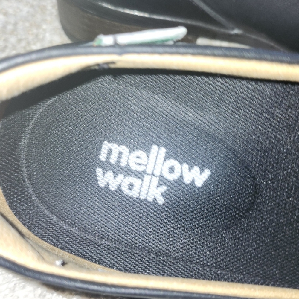Classic Black Women's Loafers - Picture 2 of 11